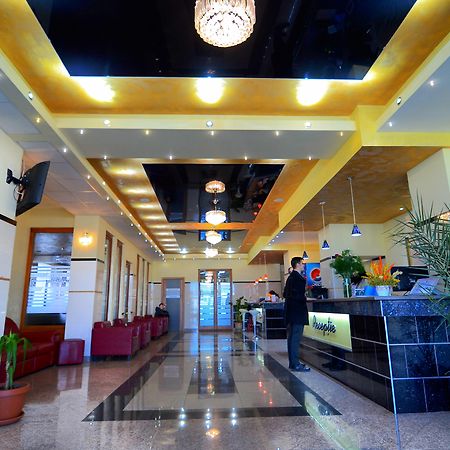 Hotel Seneca Baia Mare Exteriör bild
