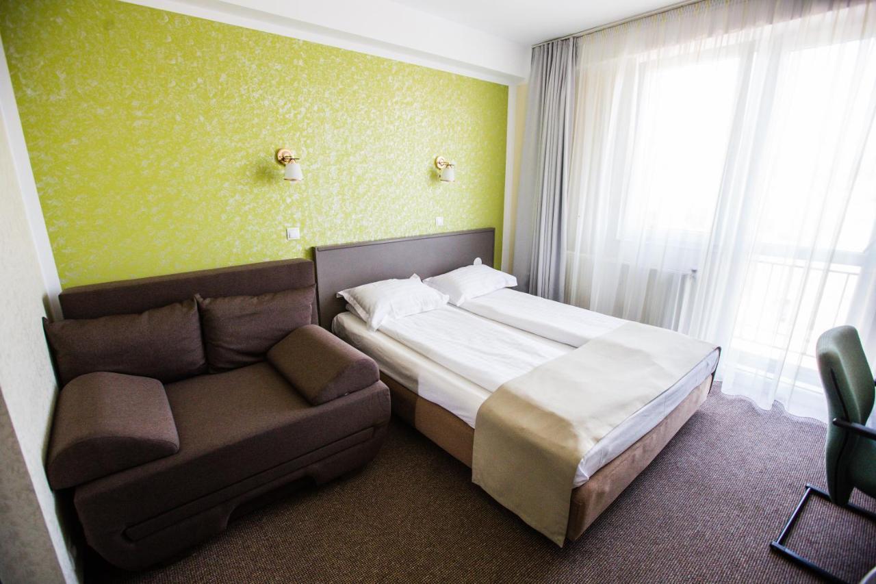 Hotel Seneca Baia Mare Exteriör bild