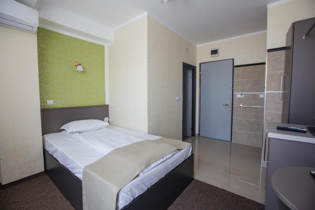Hotel Seneca Baia Mare Exteriör bild