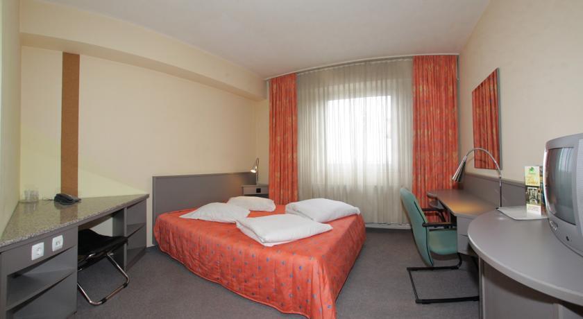 Hotel Seneca Baia Mare Exteriör bild