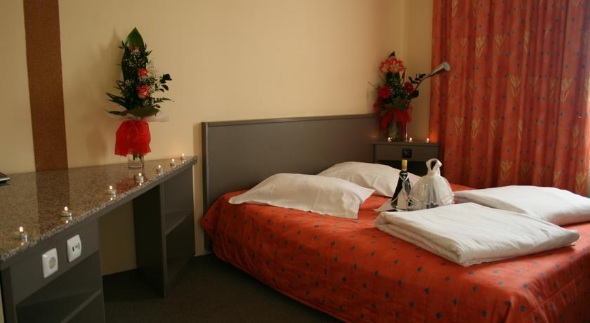 Hotel Seneca Baia Mare Exteriör bild