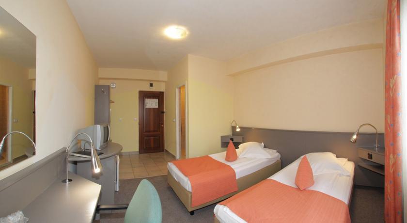 Hotel Seneca Baia Mare Exteriör bild