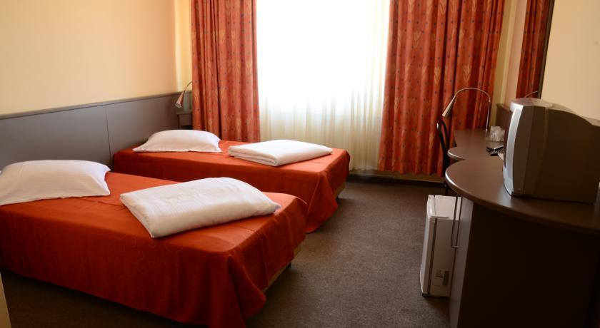 Hotel Seneca Baia Mare Exteriör bild