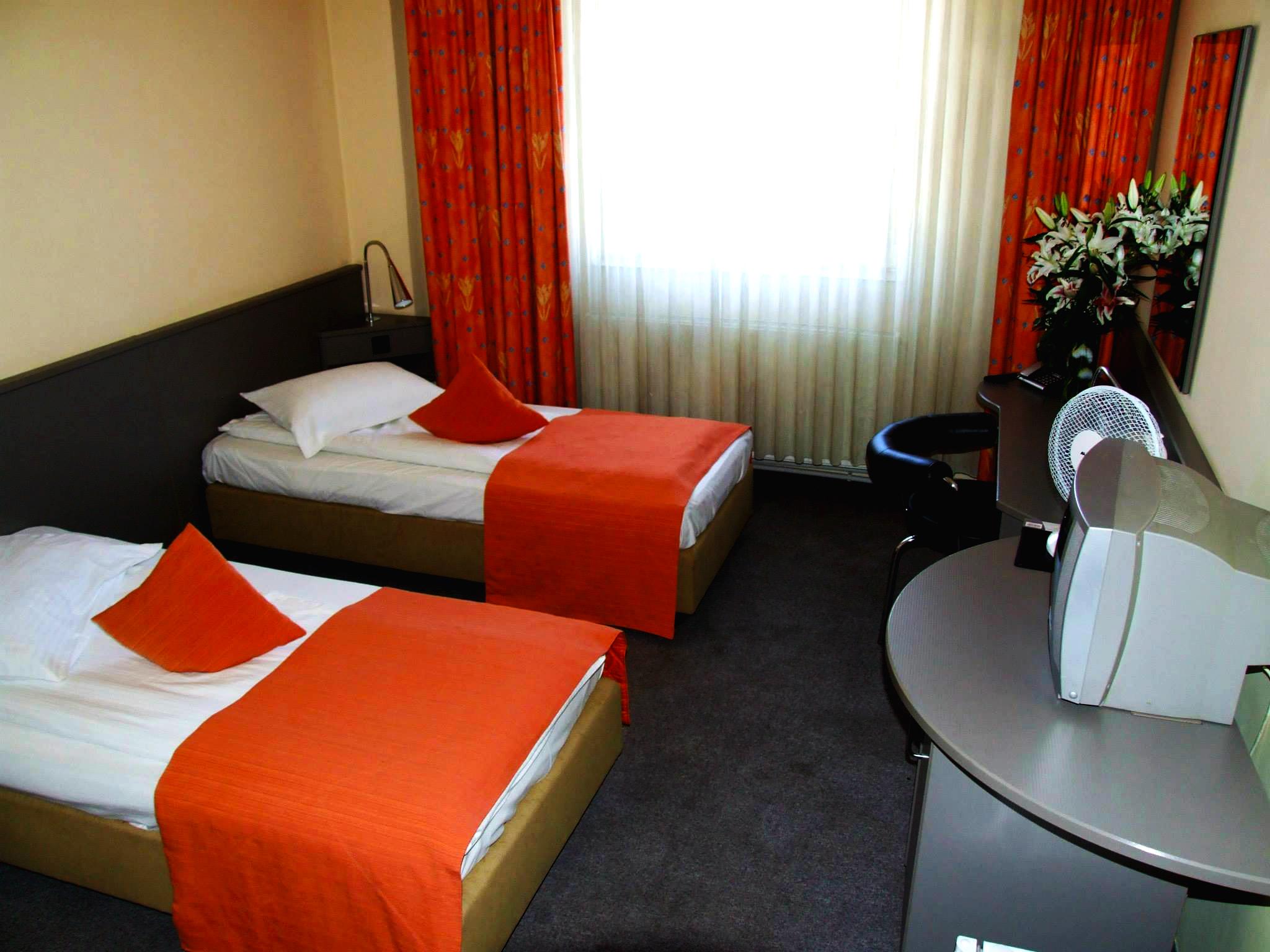 Hotel Seneca Baia Mare Exteriör bild