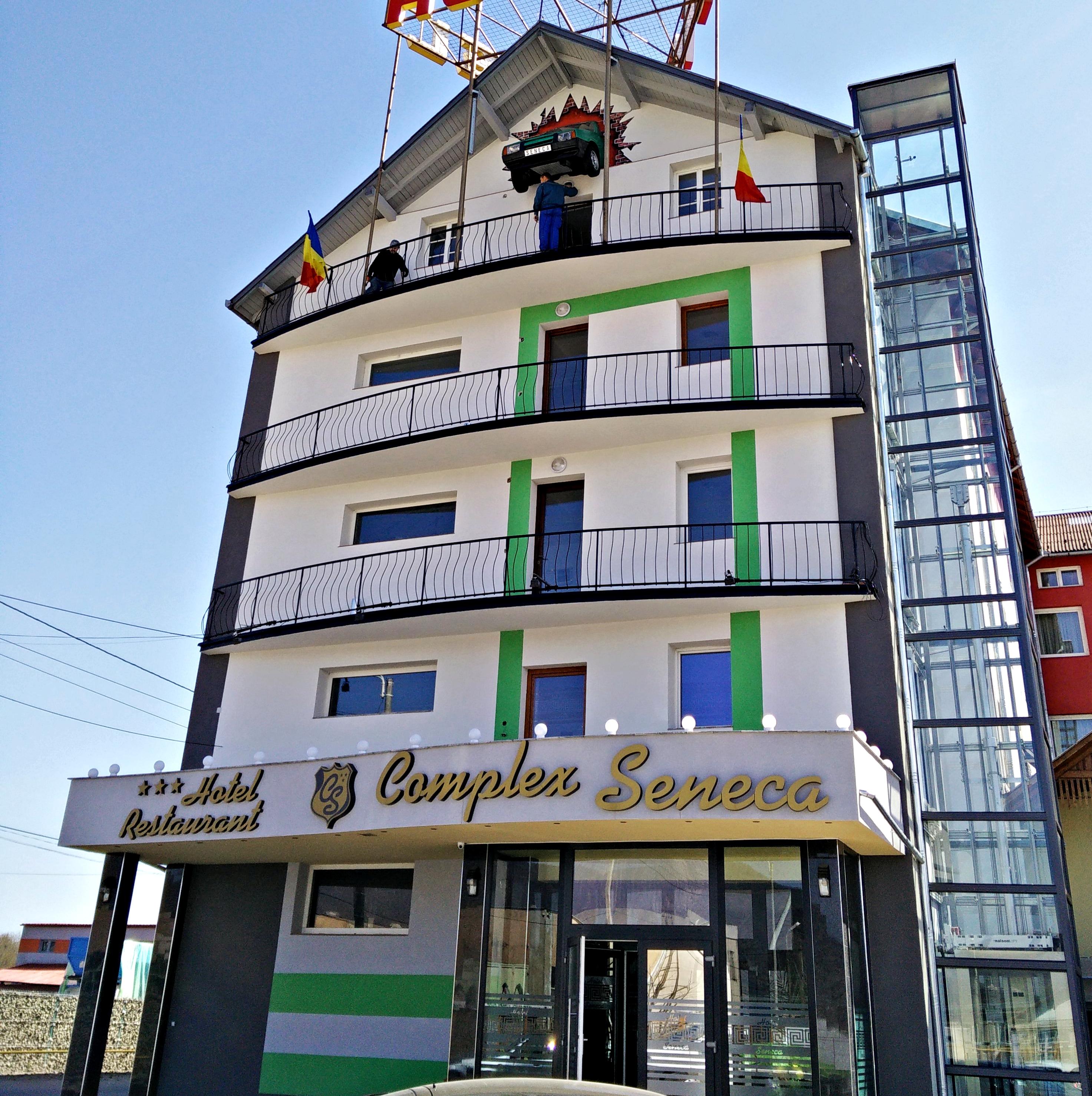 Hotel Seneca Baia Mare Exteriör bild