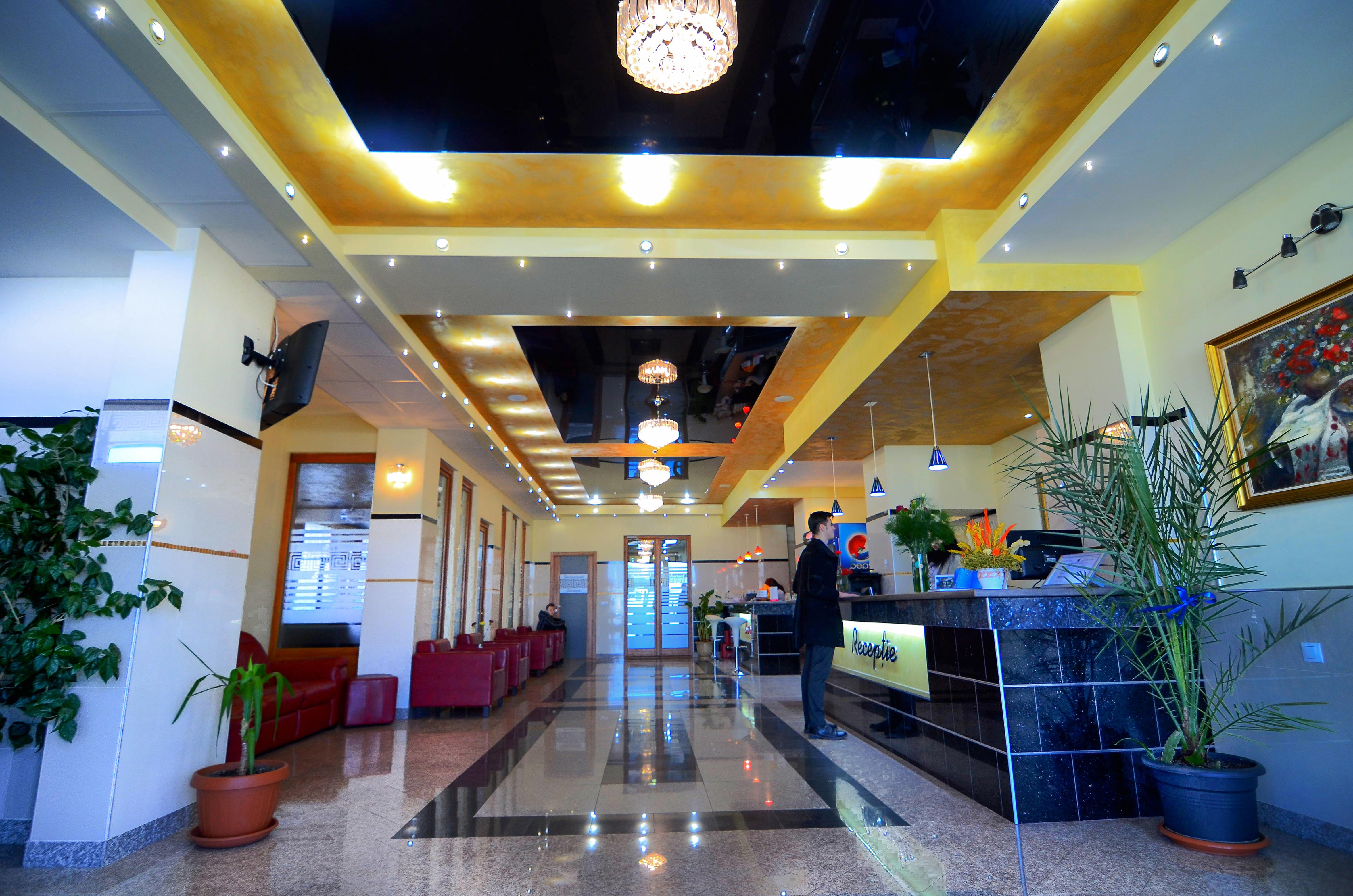 Hotel Seneca Baia Mare Exteriör bild