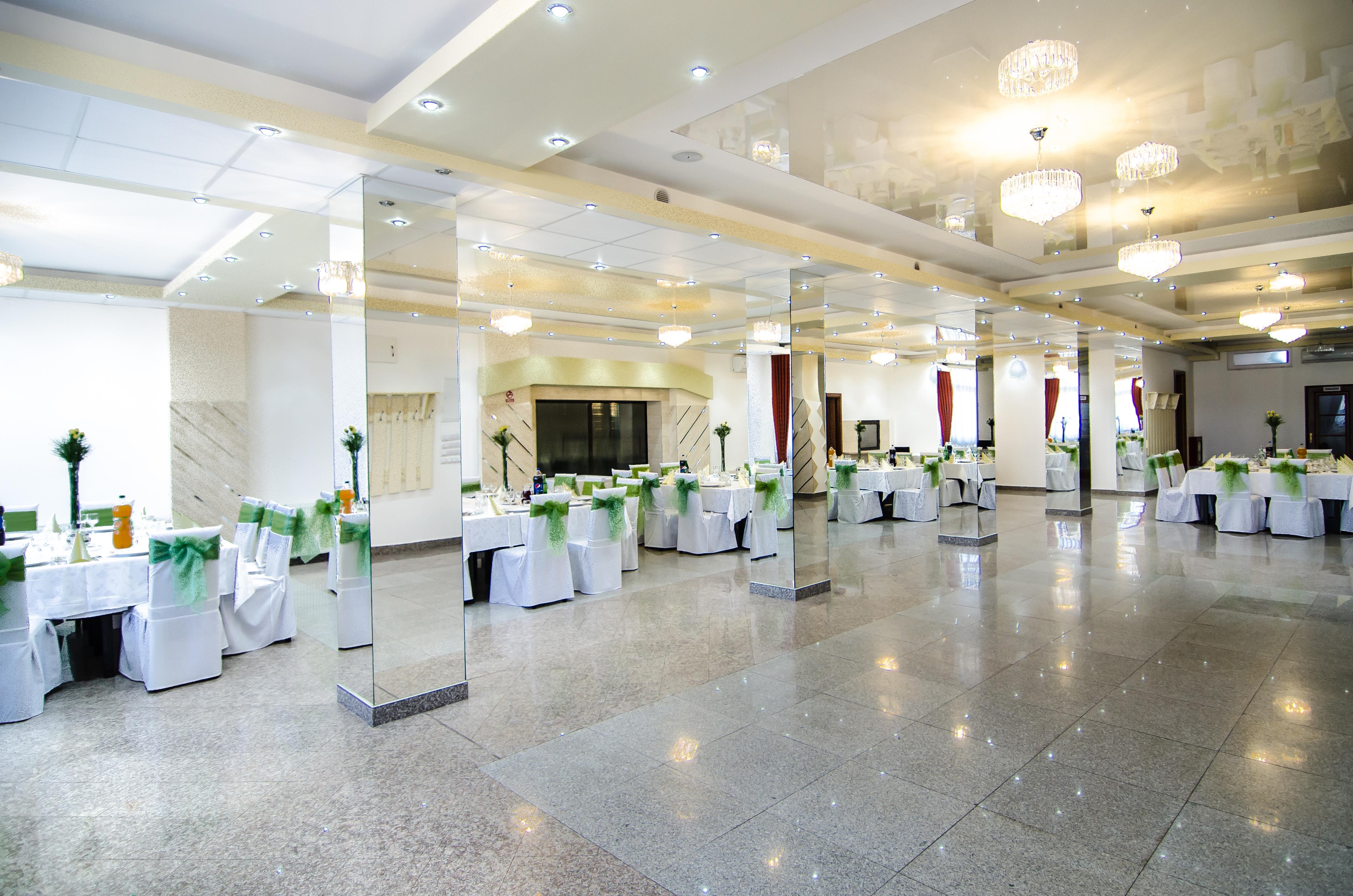 Hotel Seneca Baia Mare Exteriör bild