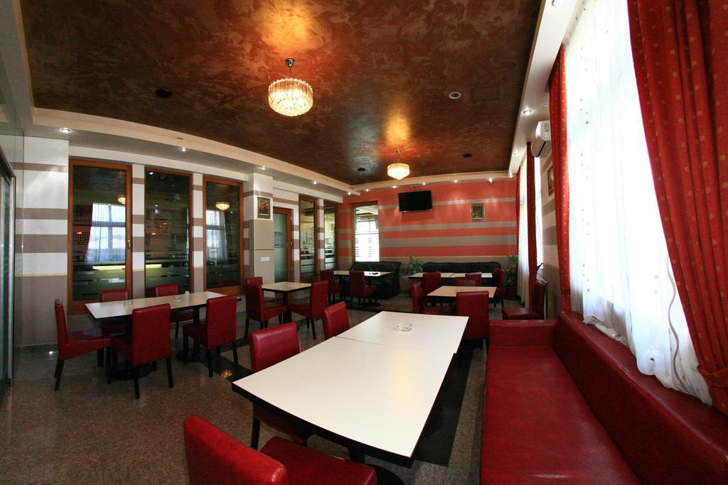 Hotel Seneca Baia Mare Exteriör bild
