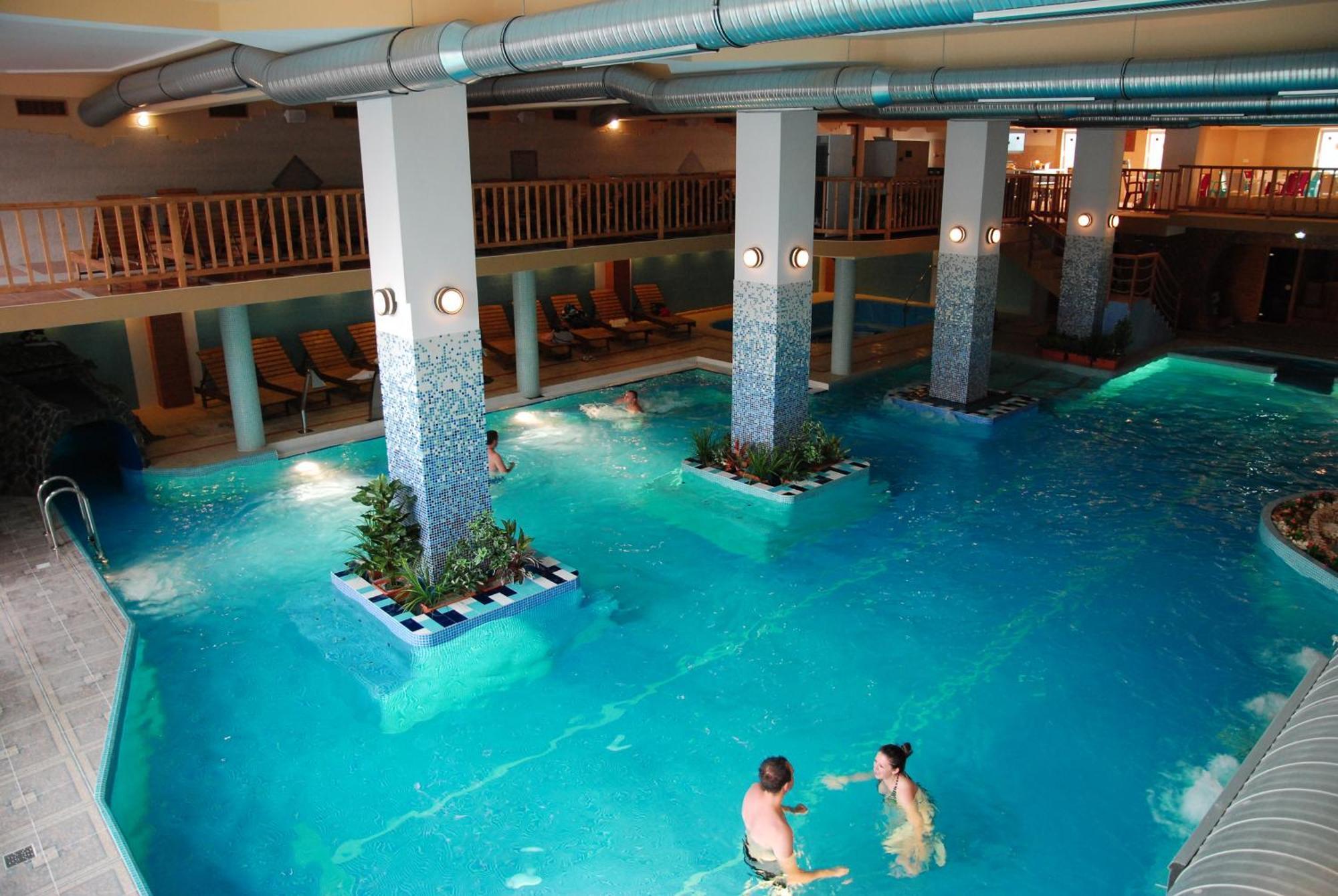 Hotel Seneca Baia Mare Exteriör bild