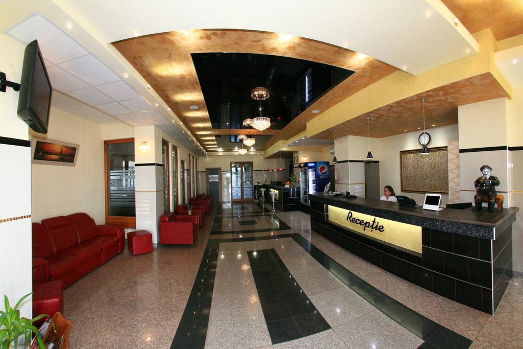 Hotel Seneca Baia Mare Exteriör bild