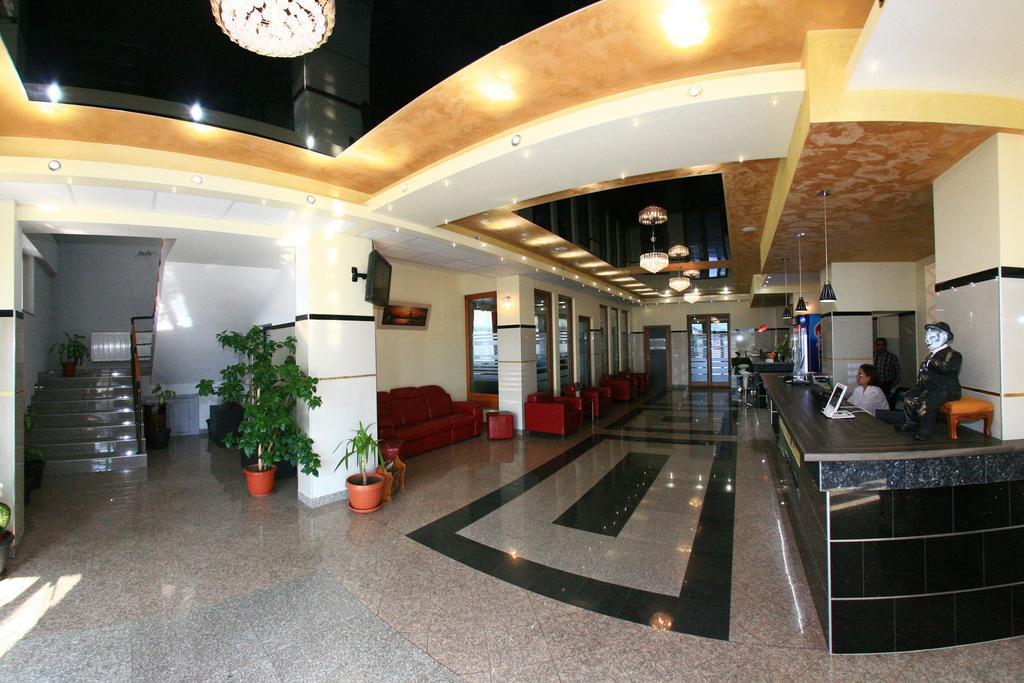 Hotel Seneca Baia Mare Exteriör bild