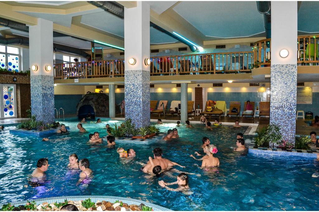 Hotel Seneca Baia Mare Exteriör bild