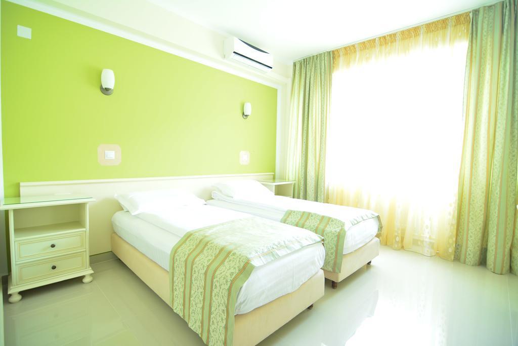 Hotel Seneca Baia Mare Exteriör bild