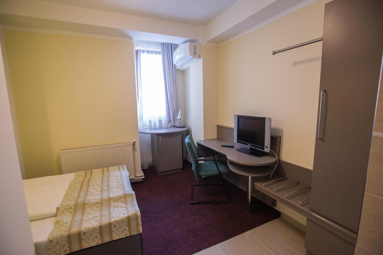 Hotel Seneca Baia Mare Exteriör bild