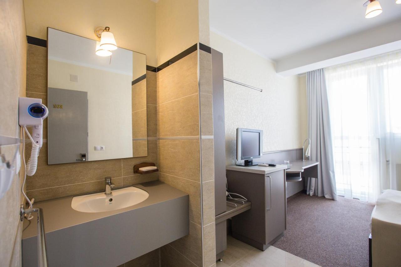 Hotel Seneca Baia Mare Exteriör bild